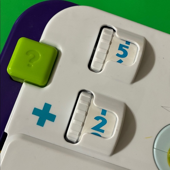 Fisher Price - THINK & LEARN, COUNT & ADD MATH CENTER - Picture 3 of 13